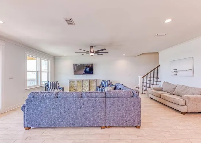 The Fox- Sleeps 26- Walk To The Beach! * Gulf Shores