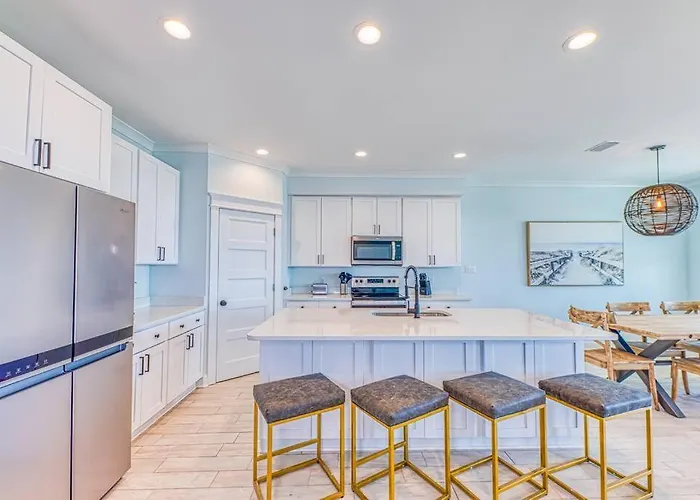 The Fox- Sleeps 26- Walk To The Beach! Gulf Shores