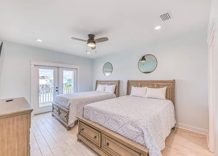 The Fox- Sleeps 26- Walk To The Beach! * Gulf Shores