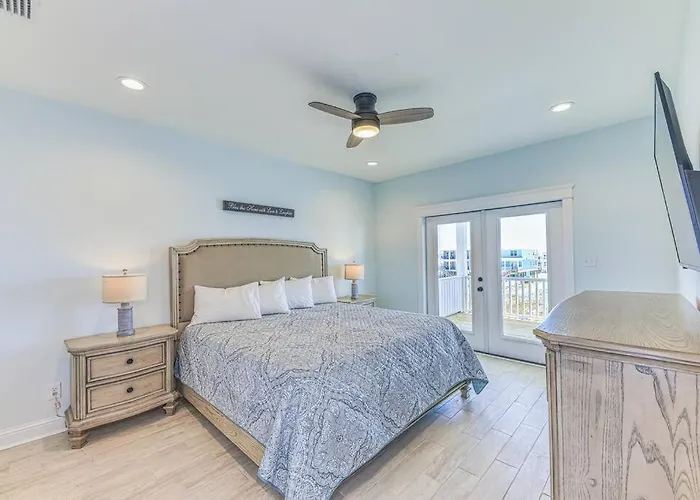 The Fox- Sleeps 26- Walk To The Beach!
